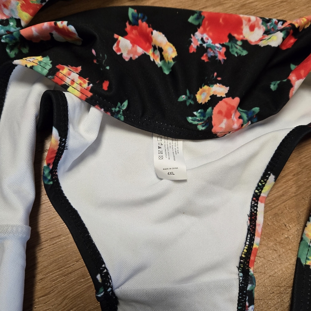 Black Floral Tankini Set with Red Accent - Unbranded - Picture 5 of 8